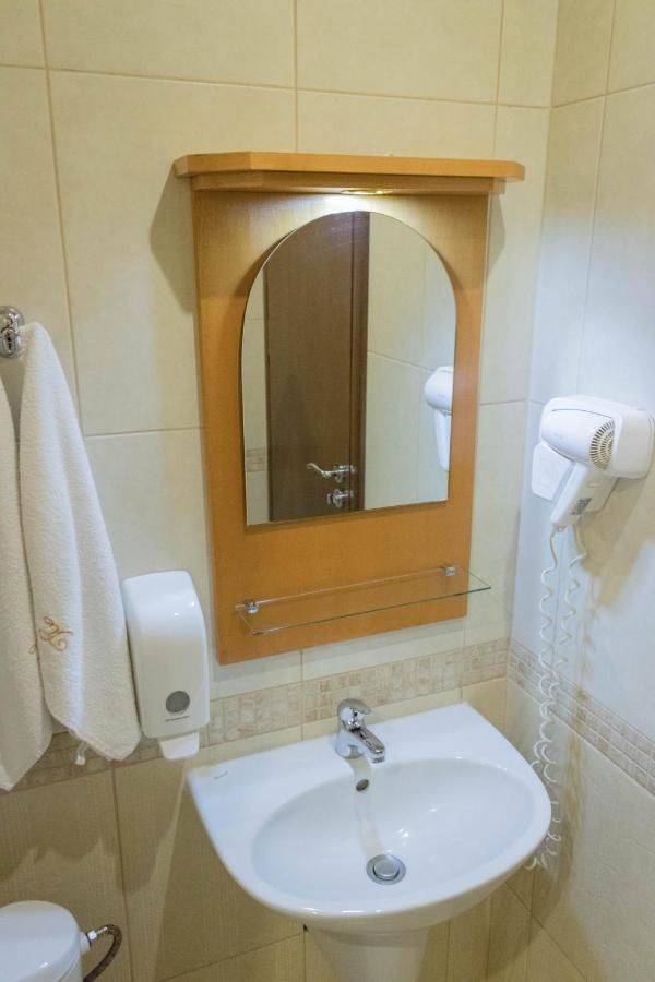 Отель Hotel Uzunski Смолян